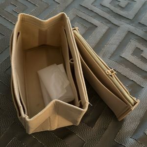 Beige purse organizer nwot 10” X 4.5” X 6” pockets everywhere